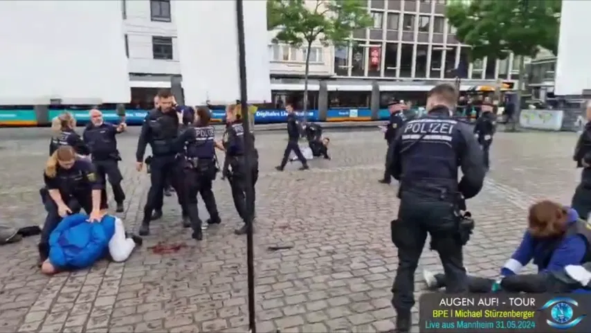 Mannheim cops applying moulage.webp