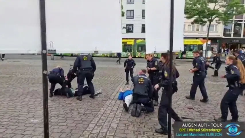 Mannheim stabbing moulage delivered with baton.webp