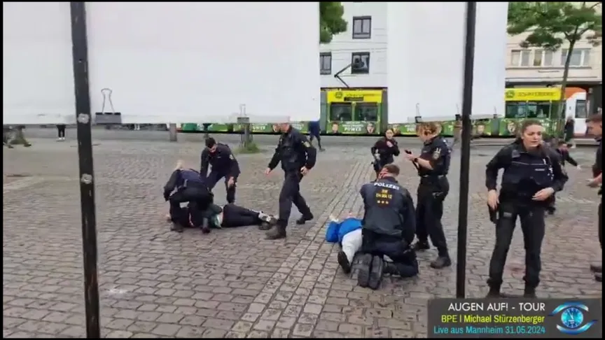 Mannheim photo fake stabbing cops.webp