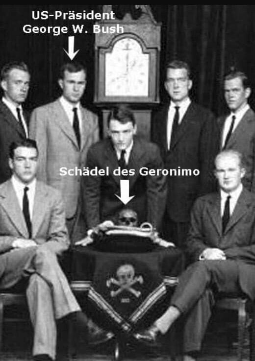 george bush skull and bones.jpg